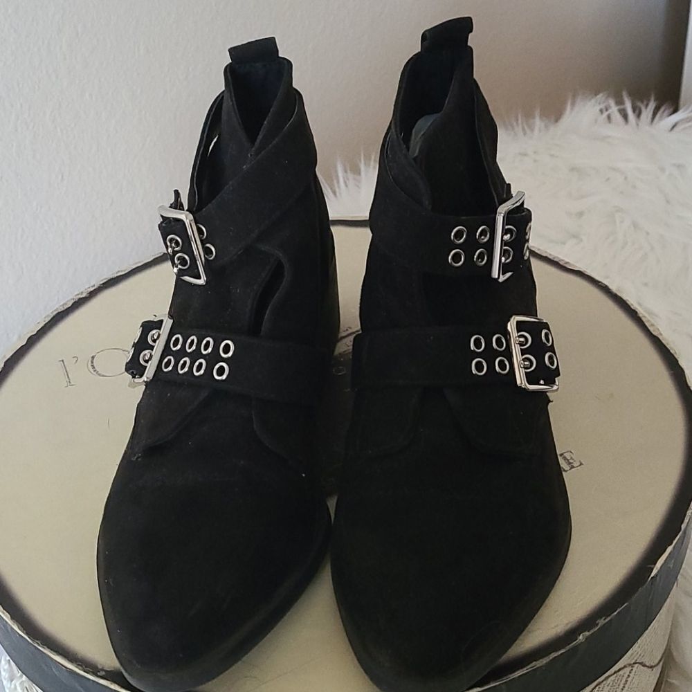 Divided Black Bootie - Picture 3 of 9